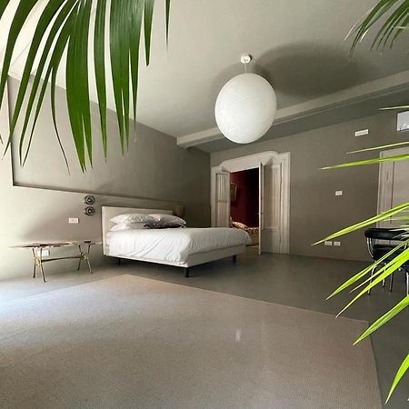 Torre Dell'Angelo B&B Desenzano del Garda Bagian luar foto