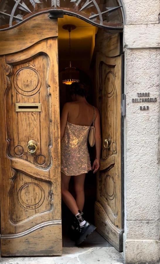 Torre Dell'Angelo B&B Desenzano del Garda Bagian luar foto