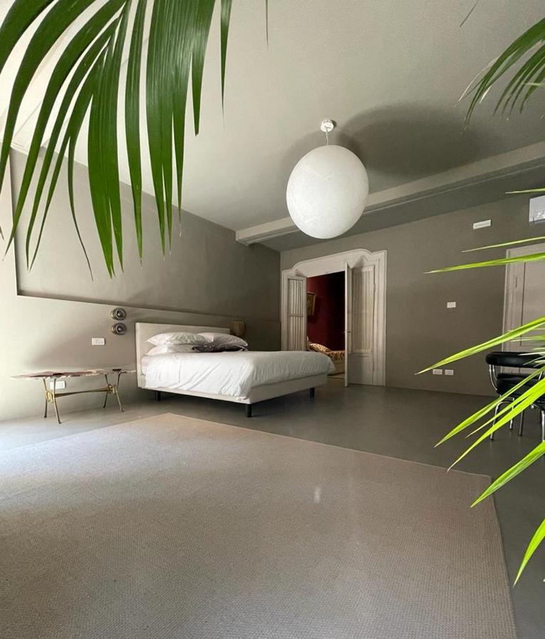 Torre Dell'Angelo B&B Desenzano del Garda Bagian luar foto